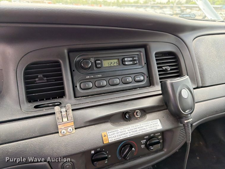 image for item EL0105 2010 Ford Crown Victoria 