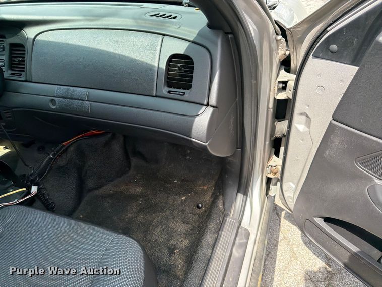 image for item EL0105 2010 Ford Crown Victoria 