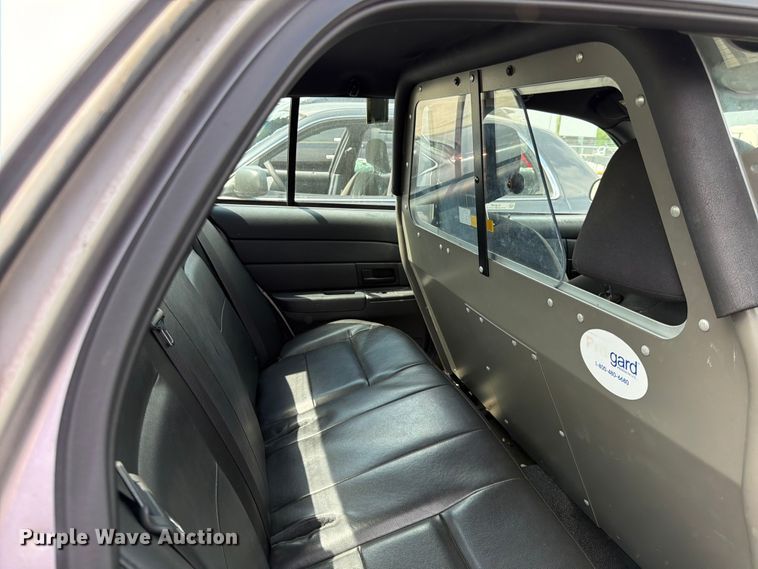 image for item EL0105 2010 Ford Crown Victoria 