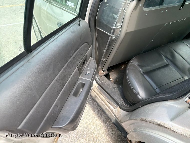 image for item EL0105 2010 Ford Crown Victoria 