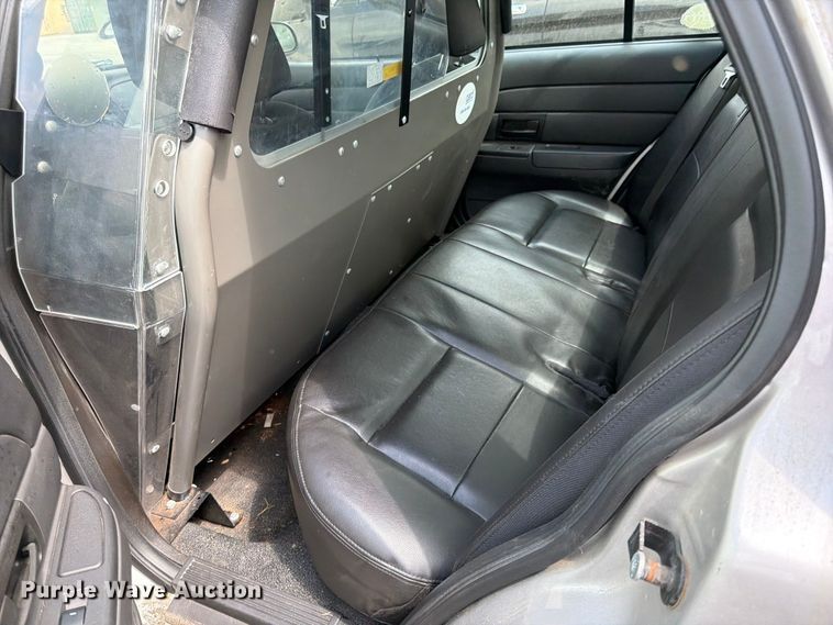 image for item EL0105 2010 Ford Crown Victoria 