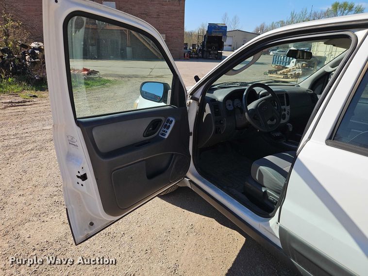 image for item EO7220 2006 Ford Escape SUV
