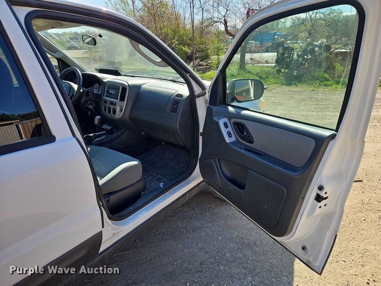 image for item EO7220 2006 Ford Escape SUV