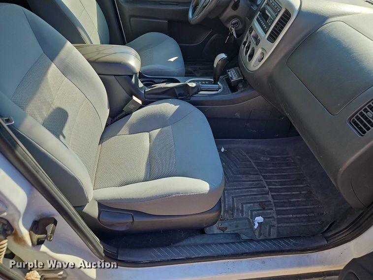 image for item EO7220 2006 Ford Escape SUV