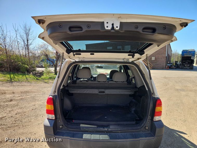 image for item EO7220 2006 Ford Escape SUV