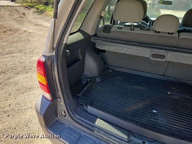 image for item EO7220 2006 Ford Escape SUV