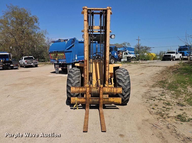 image for item EO7221 John Deere 482C forklift
