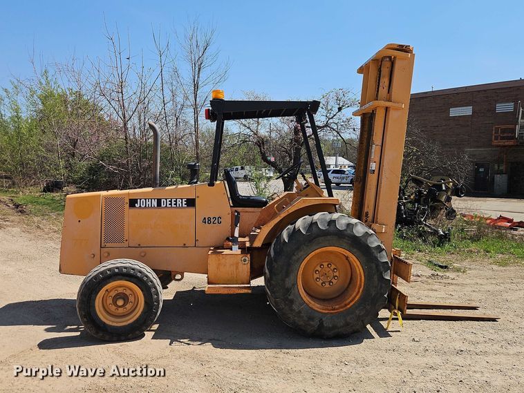 image for item EO7221 John Deere 482C forklift