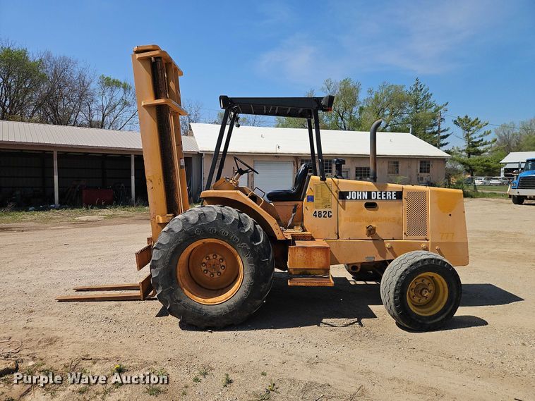 image for item EO7221 John Deere 482C forklift