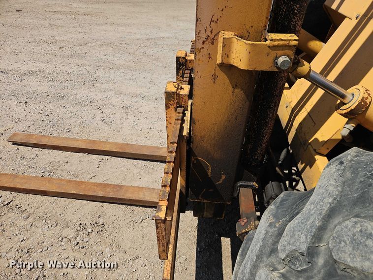 image for item EO7221 John Deere 482C forklift