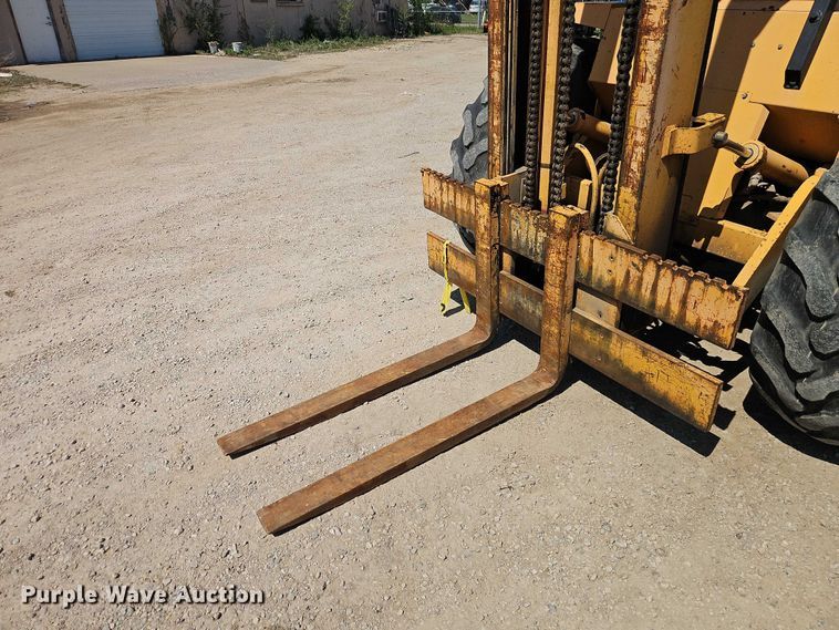 image for item EO7221 John Deere 482C forklift