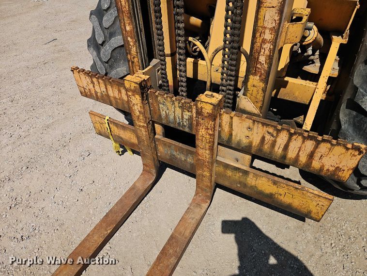 image for item EO7221 John Deere 482C forklift