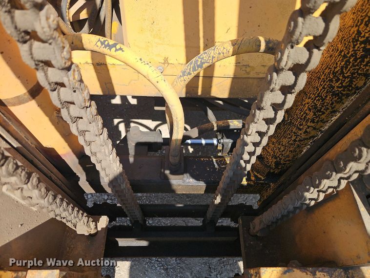 image for item EO7221 John Deere 482C forklift