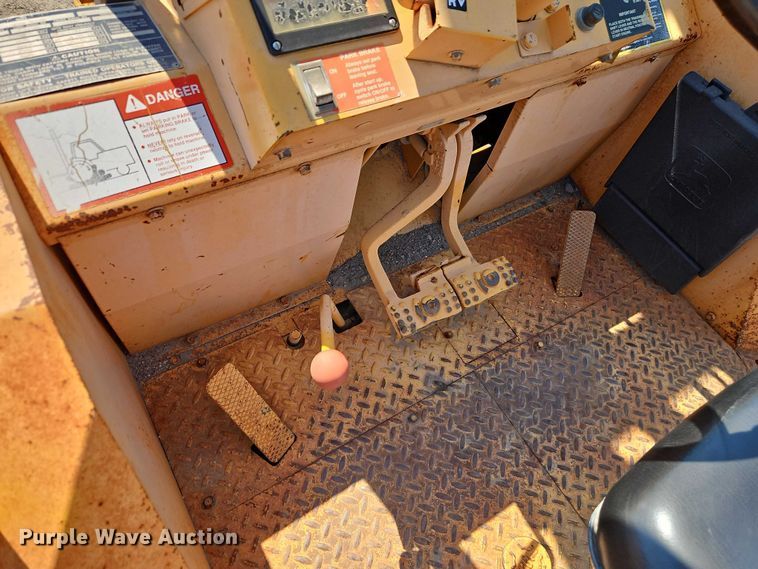 image for item EO7221 John Deere 482C forklift