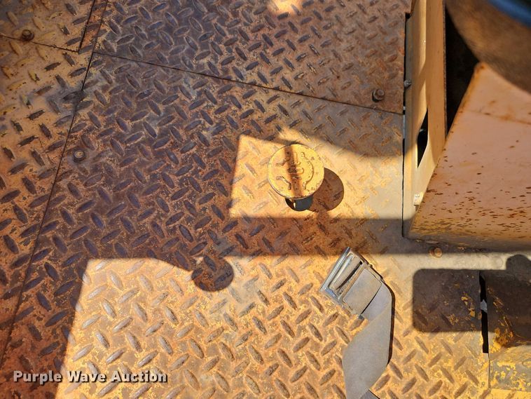 image for item EO7221 John Deere 482C forklift