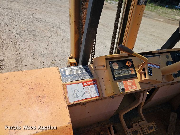 image for item EO7221 John Deere 482C forklift