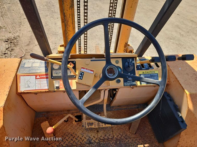 image for item EO7221 John Deere 482C forklift