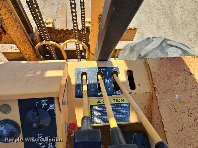 image for item EO7221 John Deere 482C forklift