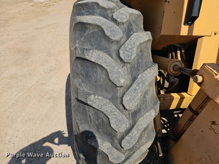 image for item EO7221 John Deere 482C forklift