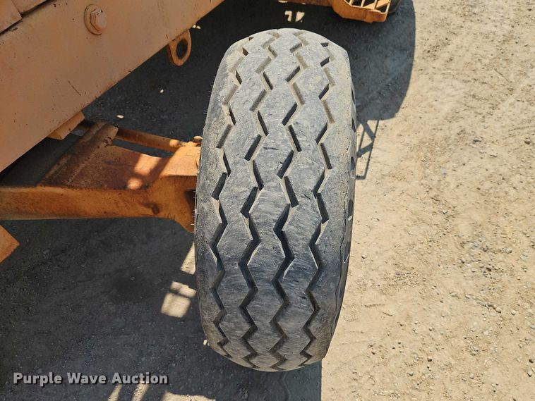 image for item EO7221 John Deere 482C forklift