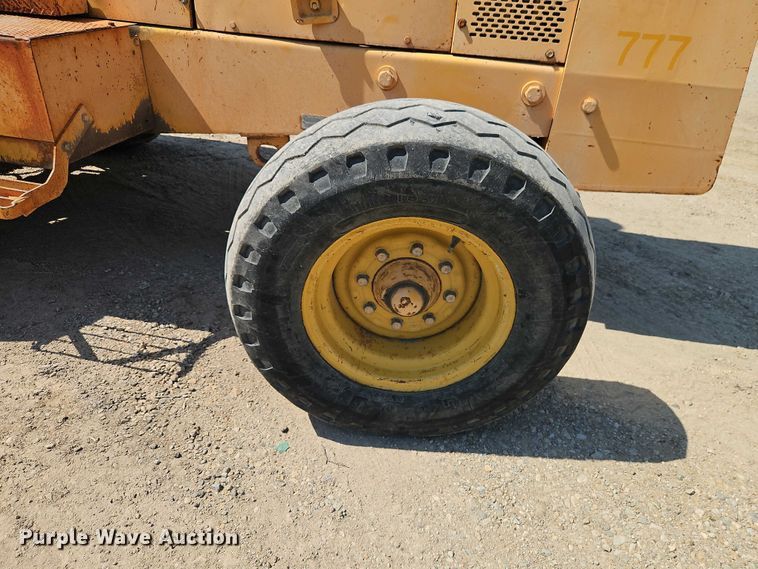 image for item EO7221 John Deere 482C forklift