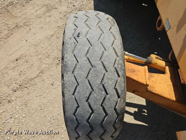 image for item EO7221 John Deere 482C forklift