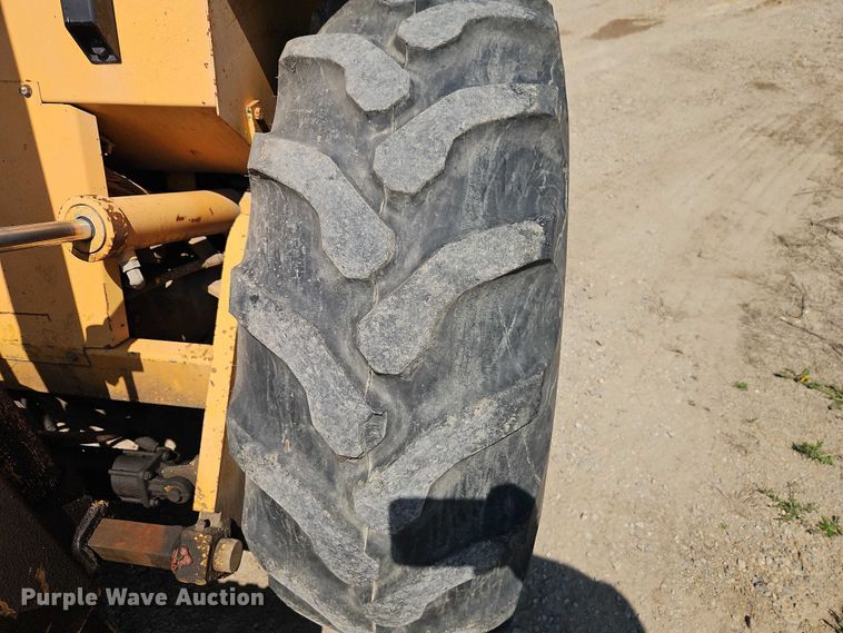 image for item EO7221 John Deere 482C forklift