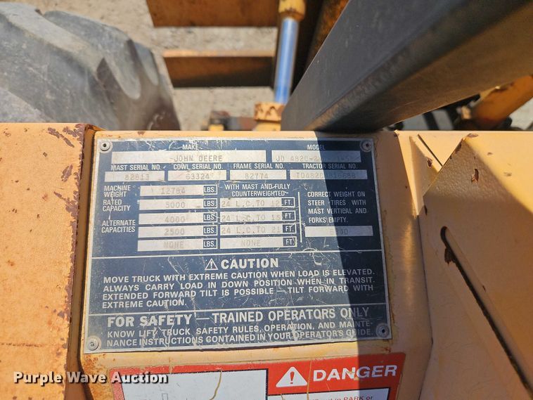 image for item EO7221 John Deere 482C forklift