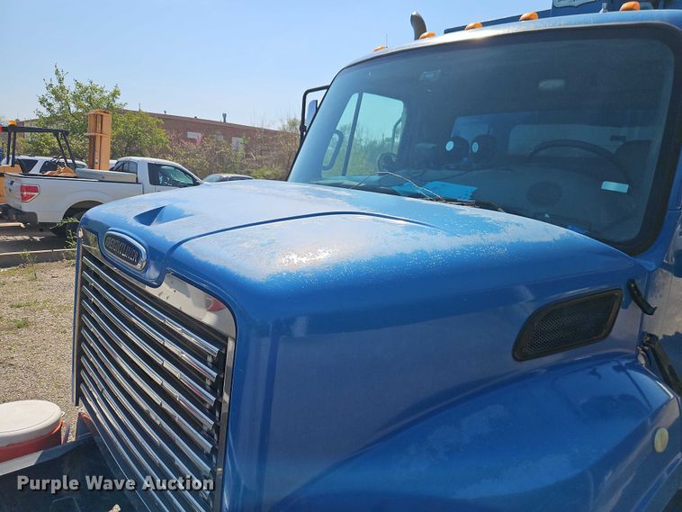image for item EO7222 2011 Freightliner M2 refuse truck