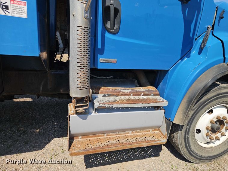 image for item EO7222 2011 Freightliner M2 refuse truck