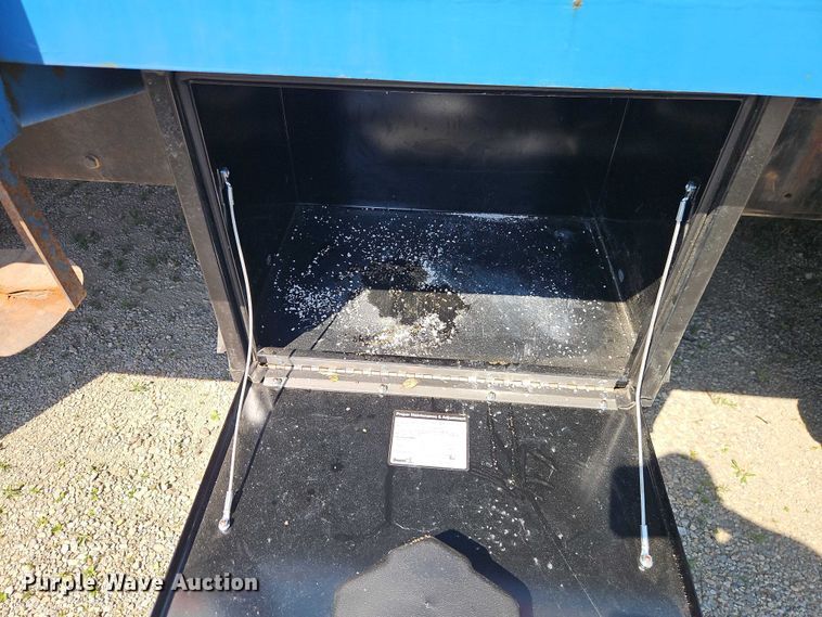 image for item EO7222 2011 Freightliner M2 refuse truck