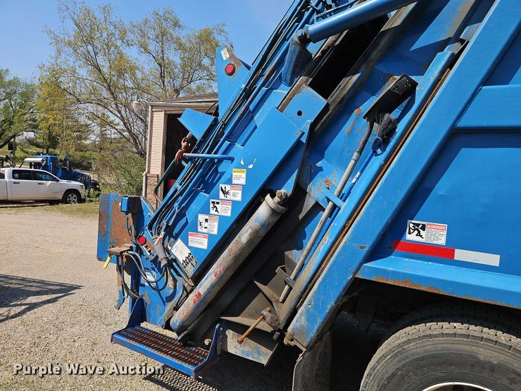 image for item EO7222 2011 Freightliner M2 refuse truck