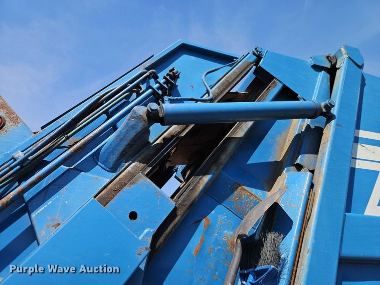 image for item EO7222 2011 Freightliner M2 refuse truck