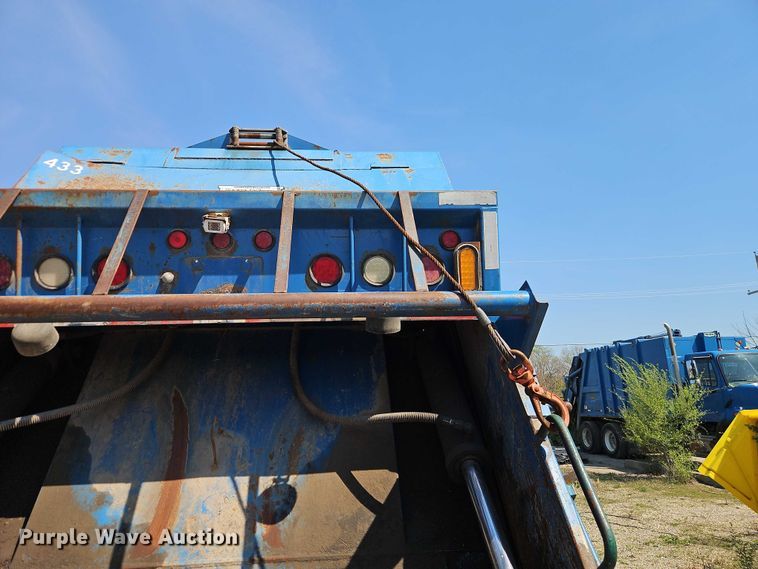 image for item EO7222 2011 Freightliner M2 refuse truck