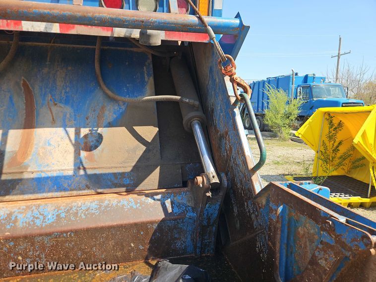 image for item EO7222 2011 Freightliner M2 refuse truck