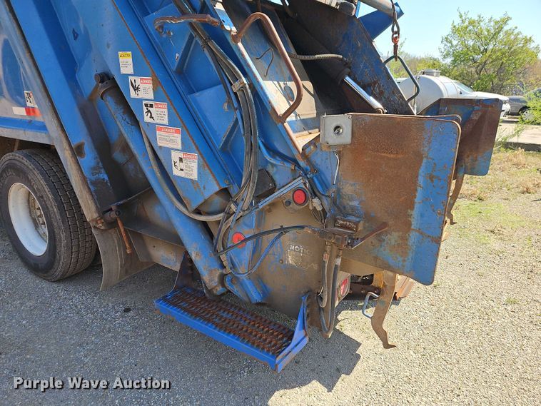 image for item EO7222 2011 Freightliner M2 refuse truck