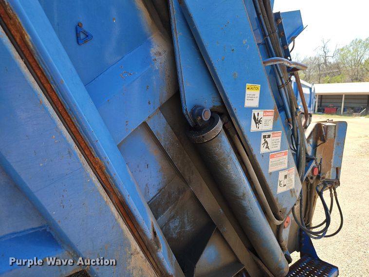 image for item EO7222 2011 Freightliner M2 refuse truck