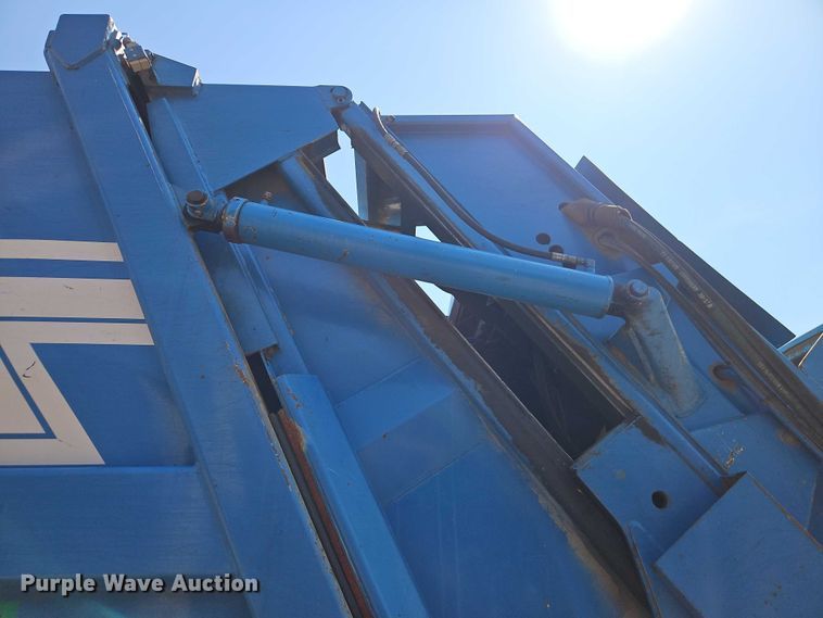 image for item EO7222 2011 Freightliner M2 refuse truck