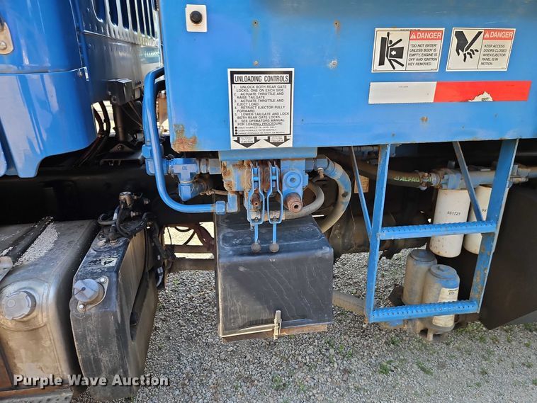 image for item EO7222 2011 Freightliner M2 refuse truck