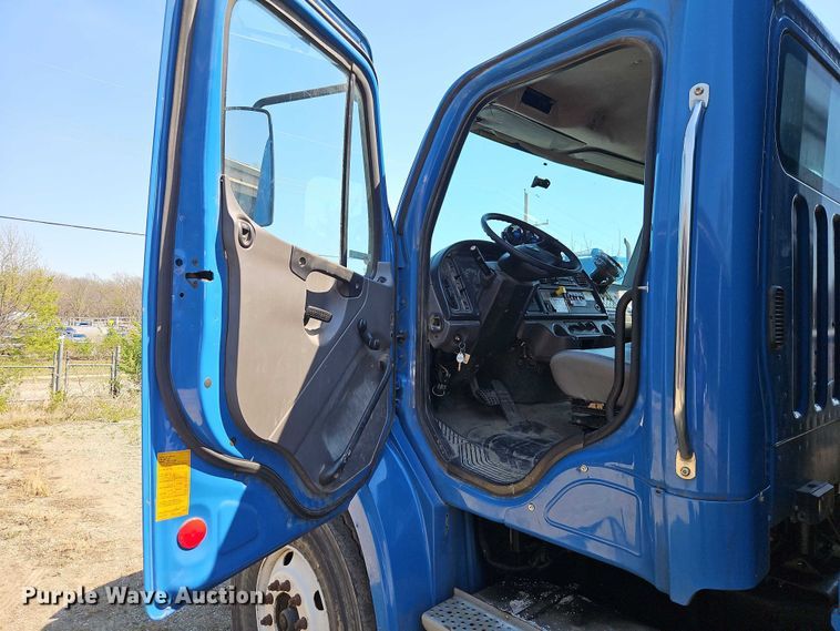 image for item EO7222 2011 Freightliner M2 refuse truck