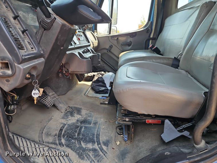 image for item EO7222 2011 Freightliner M2 refuse truck