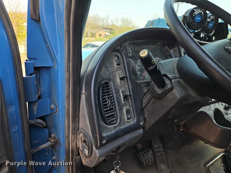 image for item EO7222 2011 Freightliner M2 refuse truck