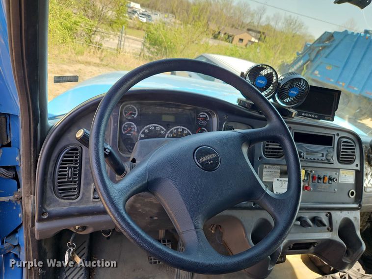 image for item EO7222 2011 Freightliner M2 refuse truck