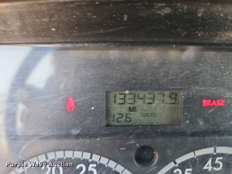 image for item EO7222 2011 Freightliner M2 refuse truck