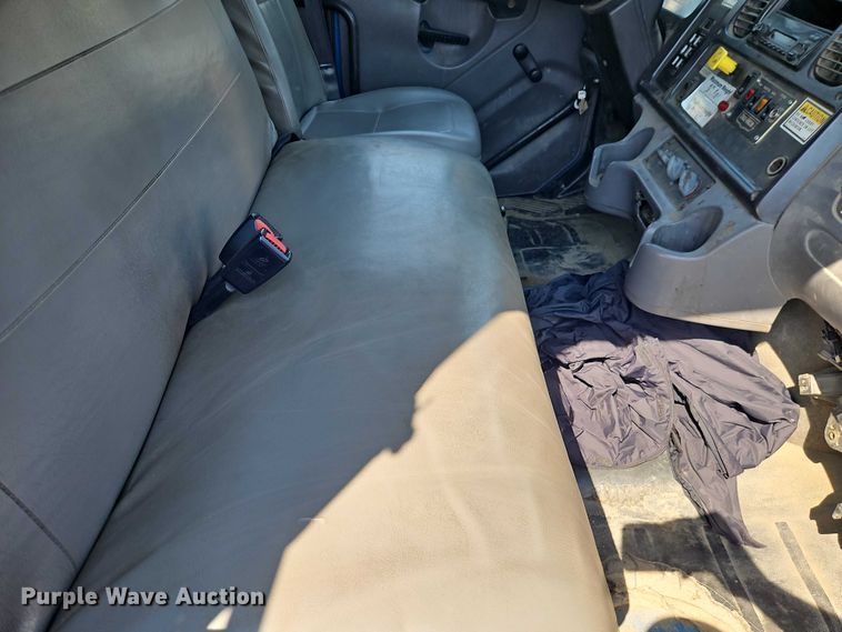 image for item EO7222 2011 Freightliner M2 refuse truck