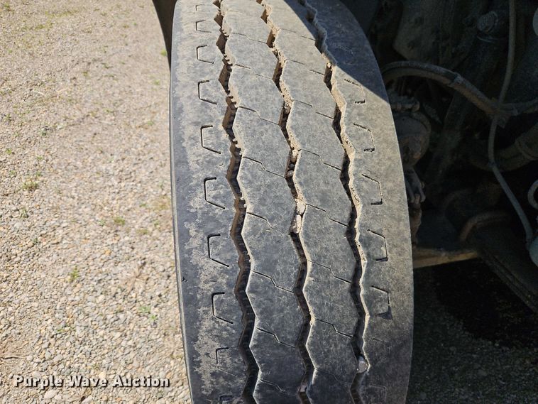 image for item EO7222 2011 Freightliner M2 refuse truck