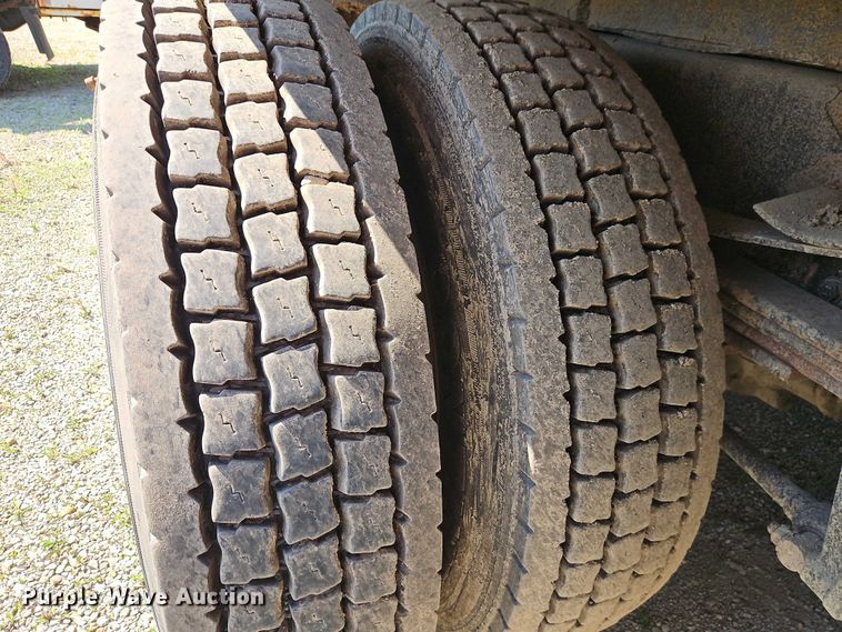 image for item EO7222 2011 Freightliner M2 refuse truck