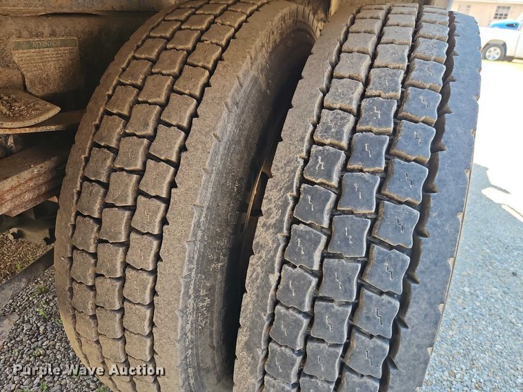 image for item EO7222 2011 Freightliner M2 refuse truck