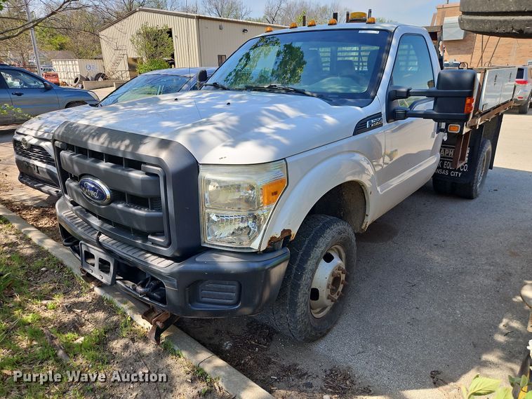 2013 Ford F350 Super Duty XL flatbed pickup truck