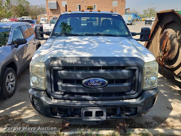 image for item EO7223 2013 Ford F350 Super Duty XL flatbed pickup truck